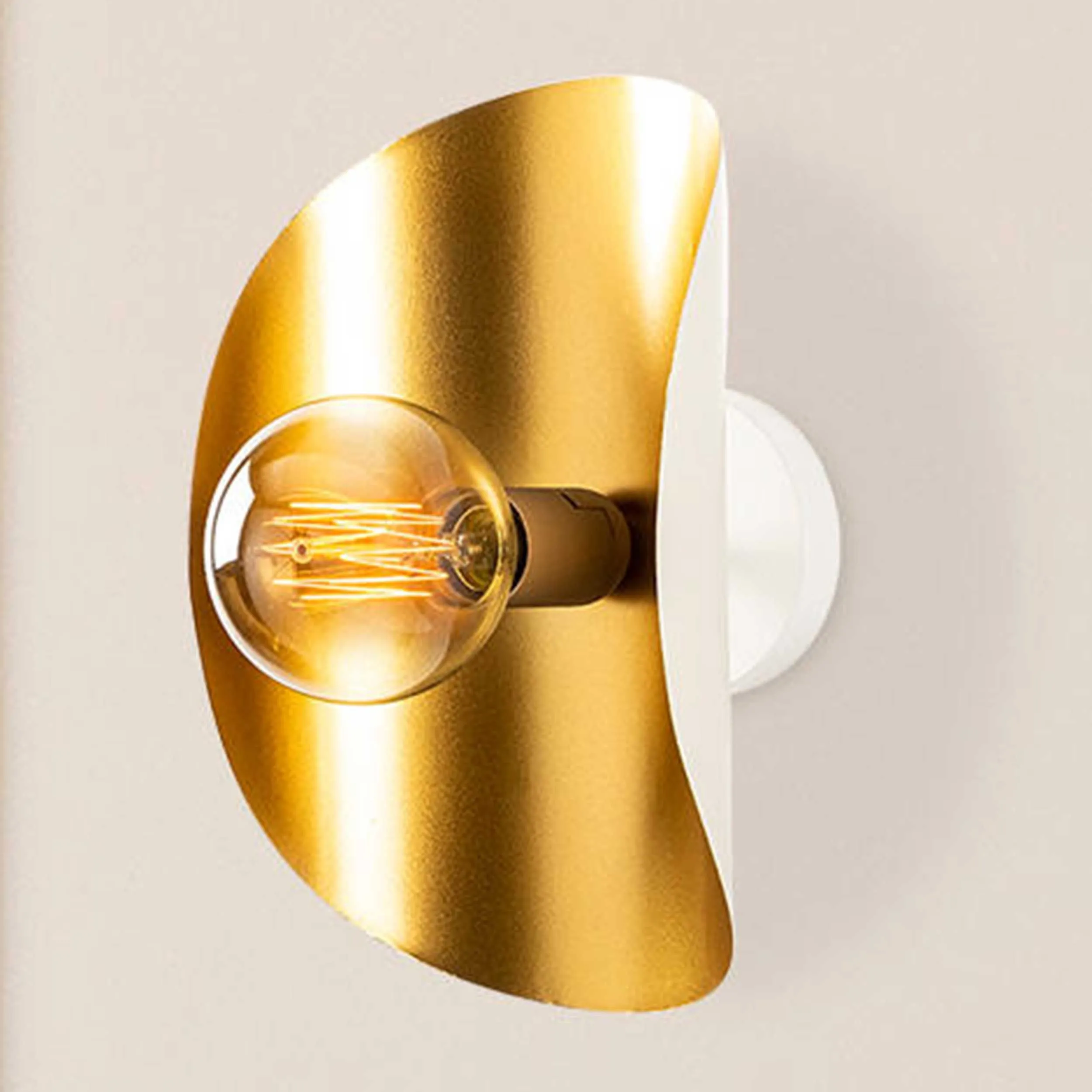 Sivani Applique | Corps en fer | Blanc, or