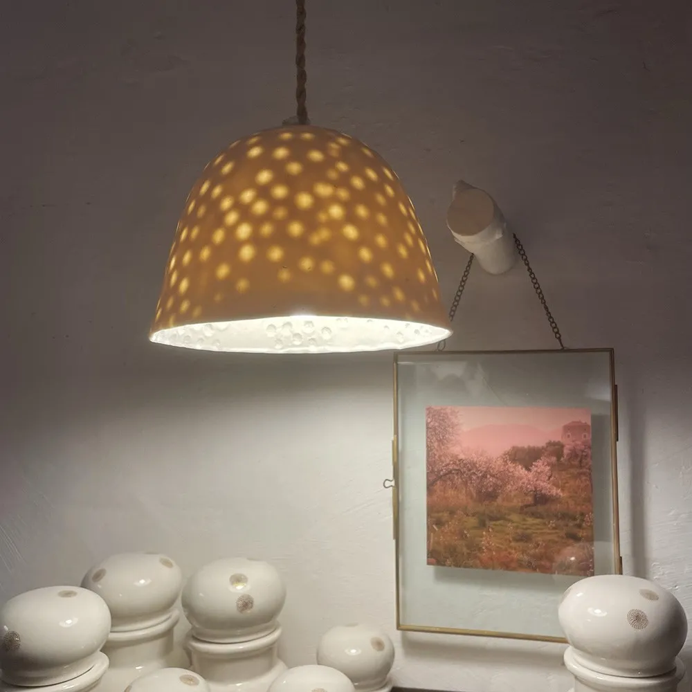 Baladeuse en porcelaine Myriam Aït Amar faite à la main