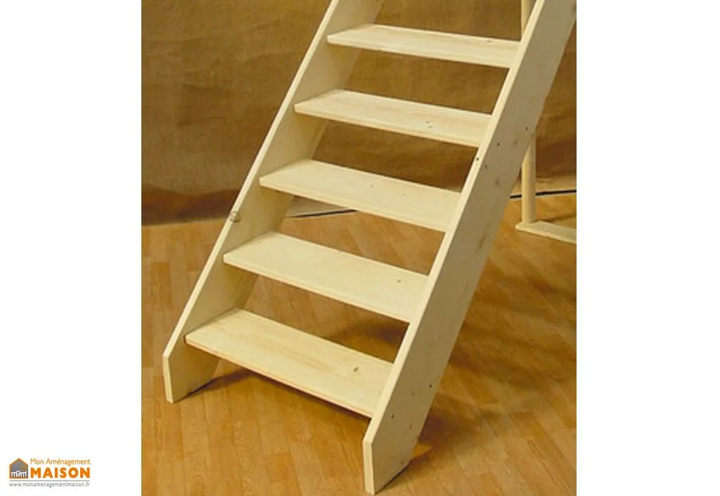Escalier Droit Entaillé en Sapin (Sans contremarche)