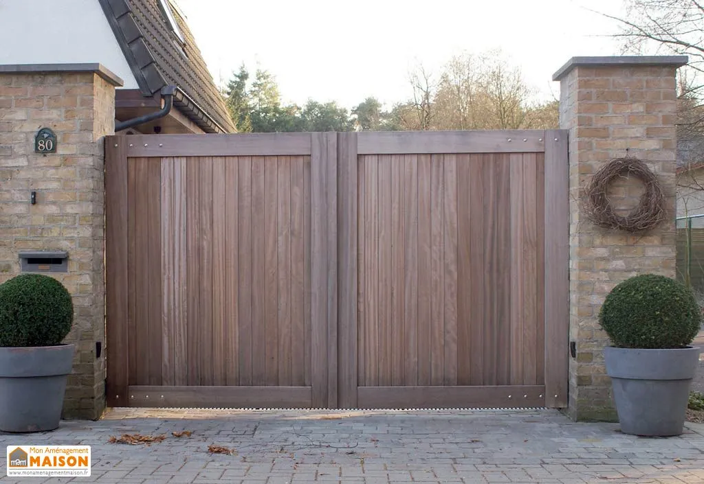 Portail Double Battant en Iroko Oxford – 300 x 180 cm